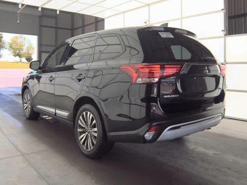 2020 Mitsubishi Outlander SE