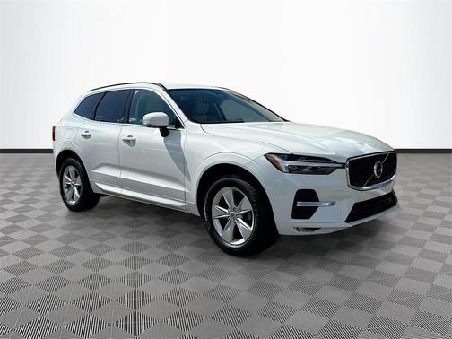 2022 Volvo XC60 B5 Momentum