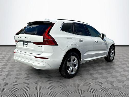 2022 Volvo XC60 B5 Momentum