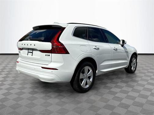 2022 Volvo XC60 B5 Momentum