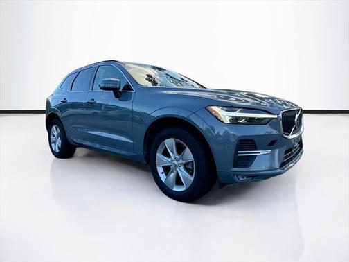 2022 Volvo XC60 B5 Momentum