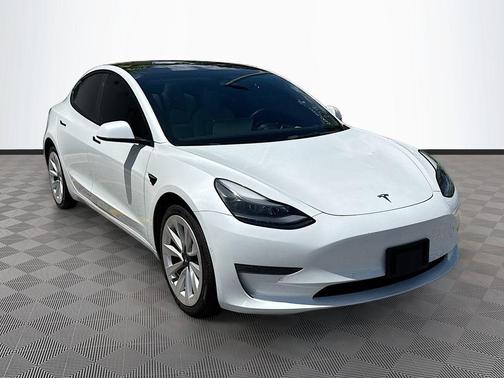 Pearl White Multi-Coat 2022 Tesla Model 3 Standard Range