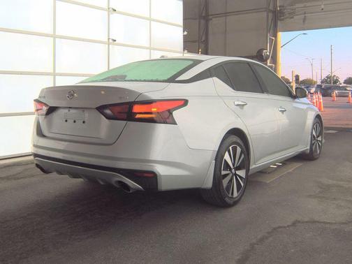 Brilliant Silver Metallic 2019 Nissan Altima 2.5 SV