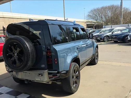 2022 Land Rover Defender 110 X-Dynamic SE
