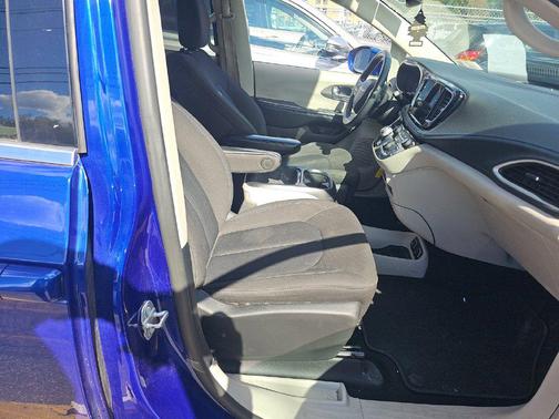 Ocean Blue Metallic 2021 Chrysler Pacifica Touring