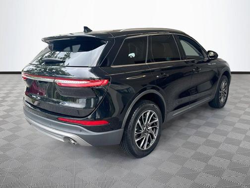Infinite Black Metallic Clearcoat 2022 Lincoln Corsair Standard