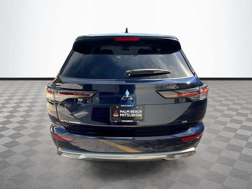 Cosmic Blue Metallic 2026 Mitsubishi Outlander SE