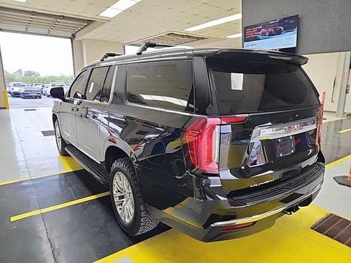 2022 GMC Yukon XL SLT