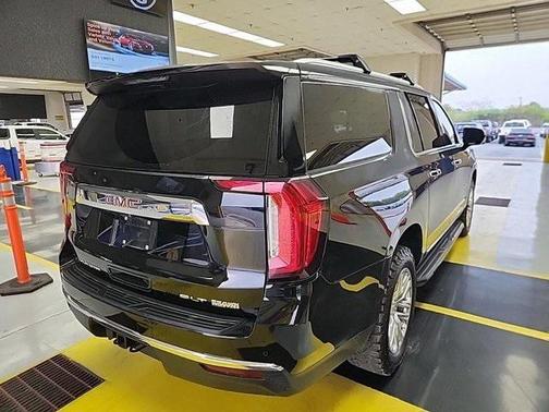 2022 GMC Yukon XL SLT