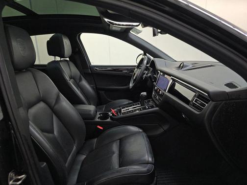 Black 2022 Porsche Macan Macan