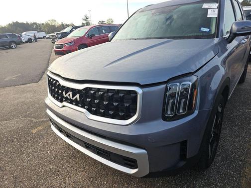 Everlasting Silver 2025 Kia Telluride S