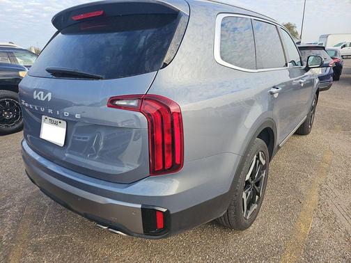 Everlasting Silver 2025 Kia Telluride S