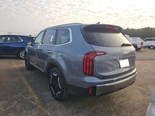 Everlasting Silver 2025 Kia Telluride S
