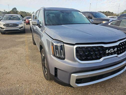 Everlasting Silver 2025 Kia Telluride S