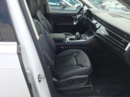 Glacier White Metallic 2023 Audi Q7 55 Premium Plus
