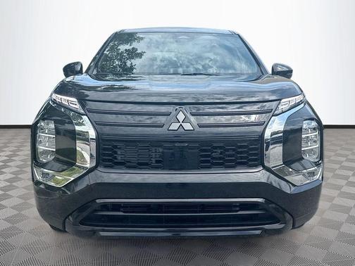 Black Diamond 2026 Mitsubishi Outlander LE