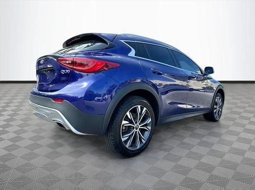2018 INFINITI QX30 Luxury