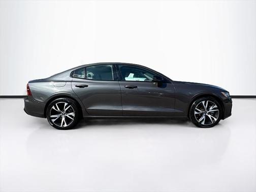 2024 Volvo S60 B5 Plus Dark Theme