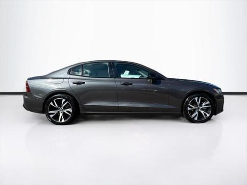 2024 Volvo S60 B5 Plus Dark Theme