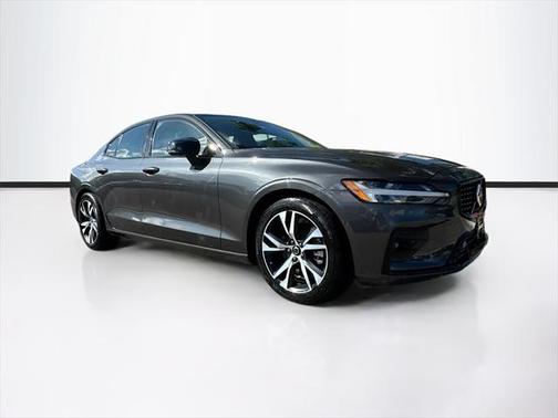 2024 Volvo S60 B5 Plus Dark Theme