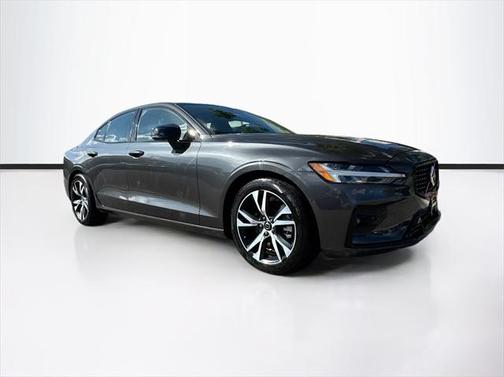 2024 Volvo S60 B5 Plus Dark Theme