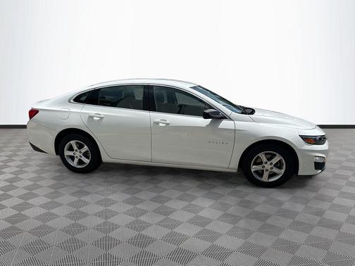 Summit White 2023 Chevrolet Malibu 1LS