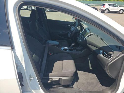 Summit White 2023 Chevrolet Malibu 1LS