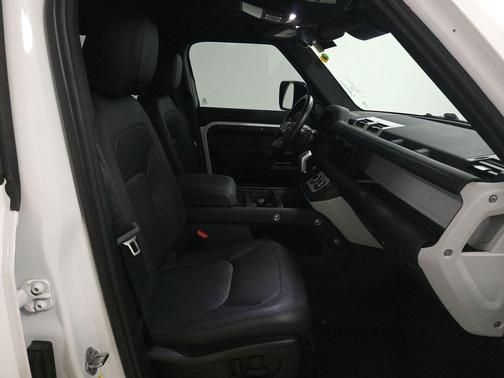 Fuji White 2024 Land Rover Defender 110 P300