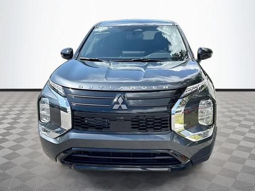 Graphite Gray 2026 Mitsubishi Outlander LE