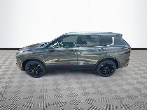 Graphite Gray 2026 Mitsubishi Outlander LE