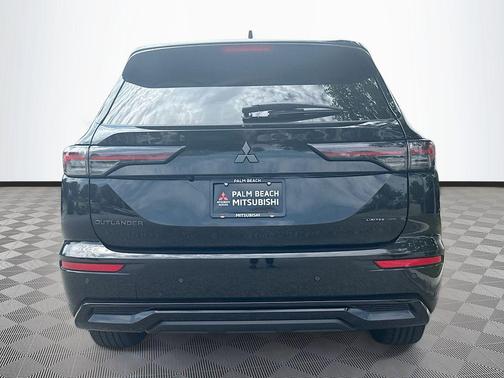 Black Diamond 2026 Mitsubishi Outlander LE