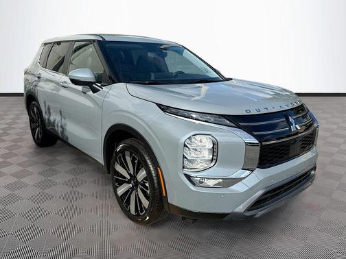 Moonstone Gray Metallic 2026 Mitsubishi Outlander SE 1.5T 2WD