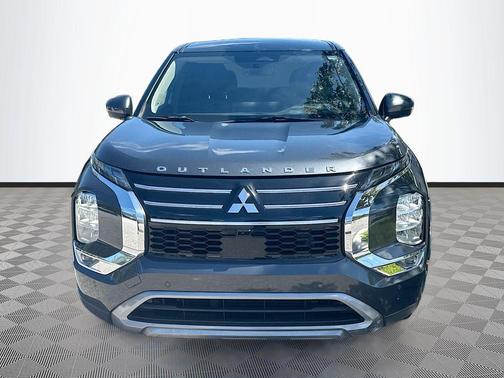 Graphite Gray 2025 Mitsubishi Outlander SE