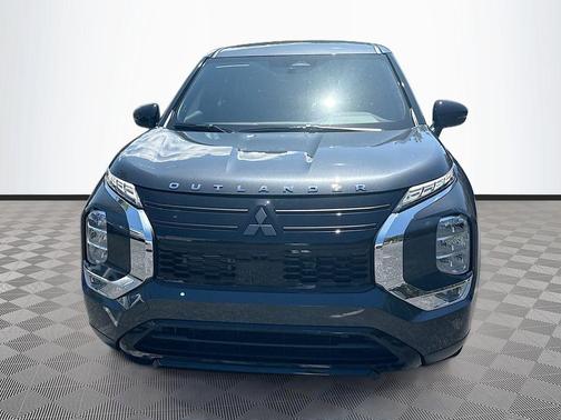 Graphite Gray 2026 Mitsubishi Outlander LE
