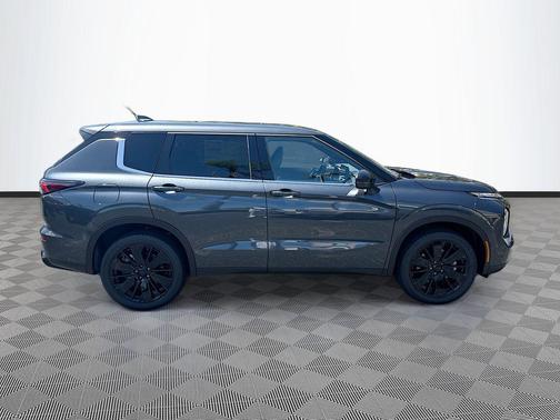 Graphite Gray 2026 Mitsubishi Outlander LE