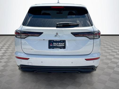 White Diamond 2026 Mitsubishi Outlander ES 1.5T 2WD