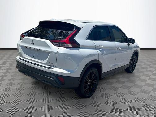 White Diamond 2023 Mitsubishi Eclipse Cross LE