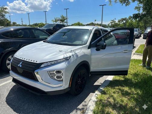 Diamond White 2023 Mitsubishi Eclipse Cross LE