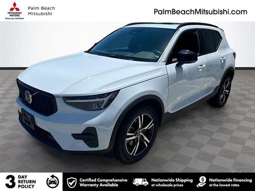 Crystal White Metallic 2024 Volvo XC40 B5 Core