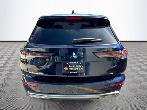Cosmic Blue Metallic 2026 Mitsubishi Outlander SE