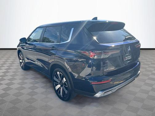 Cosmic Blue Metallic 2026 Mitsubishi Outlander SE