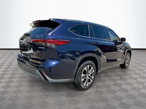 2022 Toyota Highlander Hybrid XLE