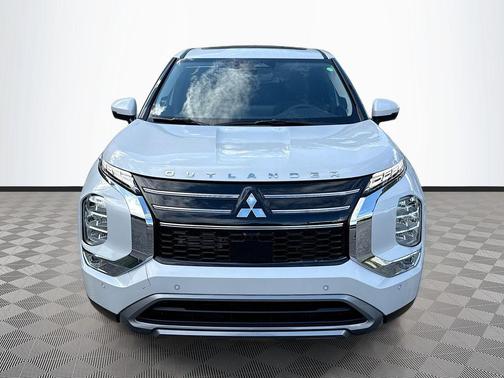 White Diamond 2026 Mitsubishi Outlander SE