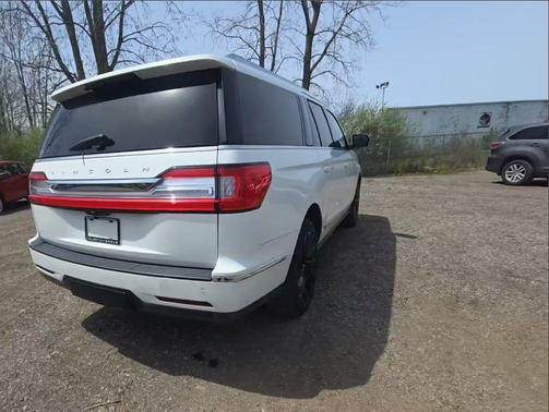 Pristine White Metallic Tri-Coat 2020 Lincoln Navigator Reserve