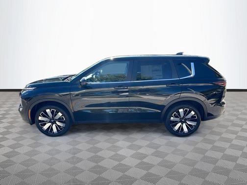 Labrador Black Pearl 2026 Mitsubishi Outlander SE