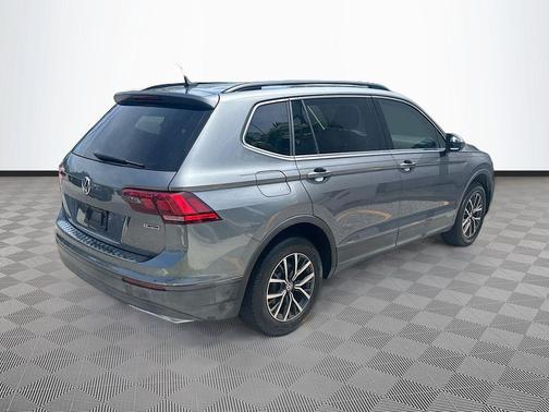Platinum Gray Metallic 2019 Volkswagen Tiguan 2.0T SE 4MOTION