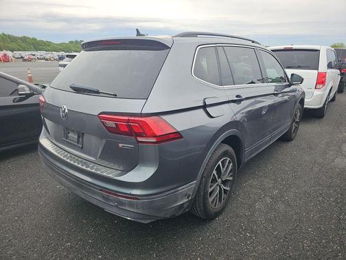 Platinum Gray Metallic 2019 Volkswagen Tiguan 2.0T SE 4MOTION