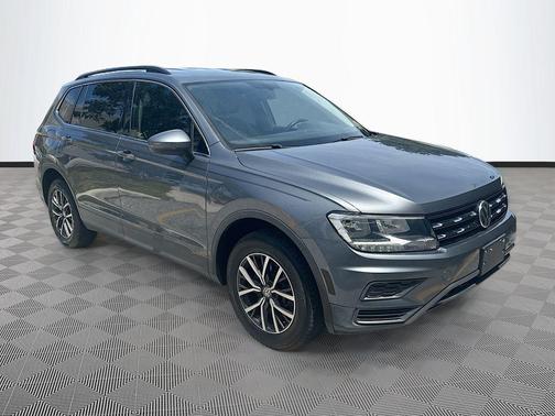 Platinum Gray Metallic 2019 Volkswagen Tiguan 2.0T SE 4MOTION