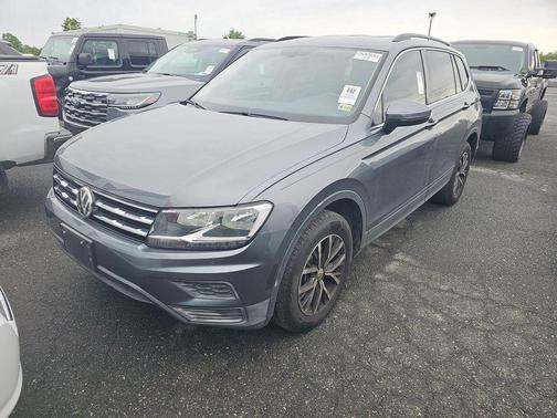 Platinum Gray Metallic 2019 Volkswagen Tiguan 2.0T SE 4MOTION