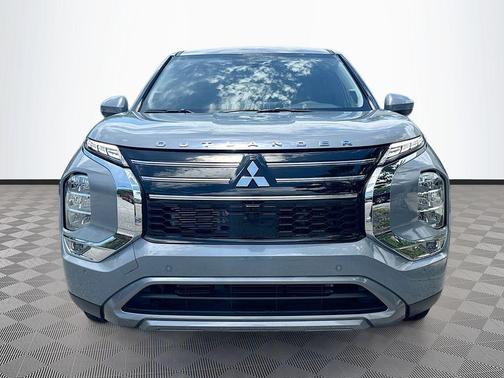 Moonstone Gray Metallic 2026 Mitsubishi Outlander SE
